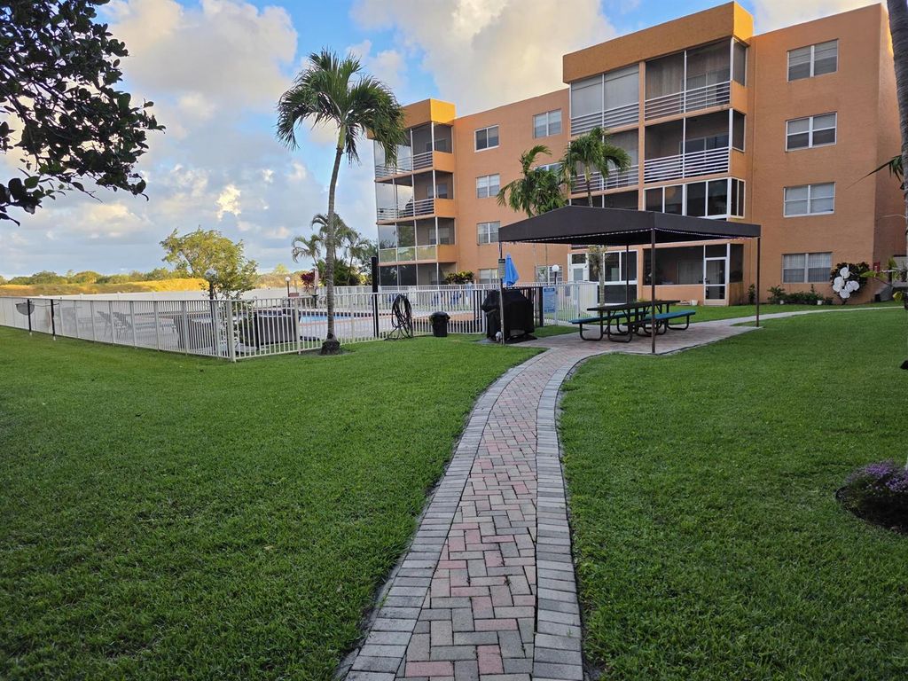 3048 E Sunrise Lakes Drive E 412, Sunrise, FL 33322