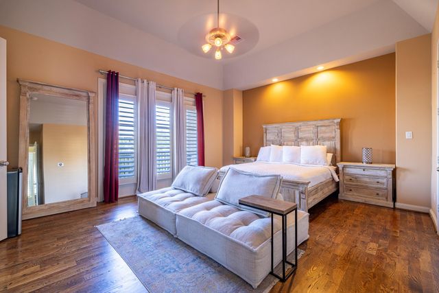 10929 Upland Park, Houston, TX 77043