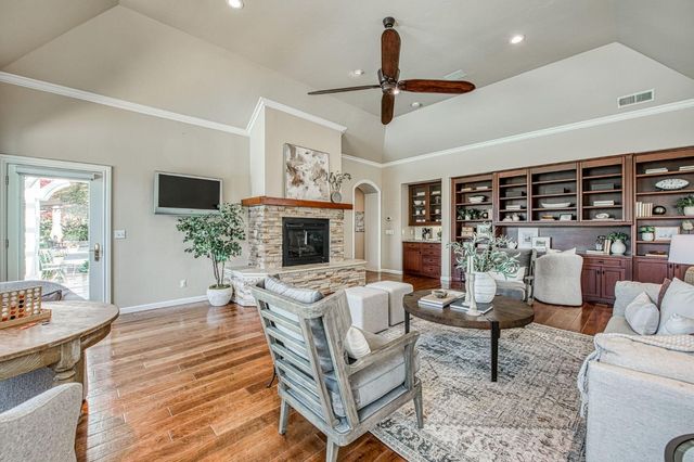 7661 N Pleasant Avenue, Fresno, CA 93711
