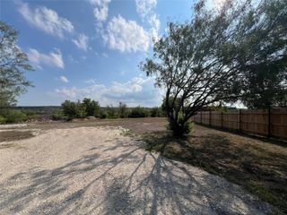 191 Coyote HOLW, Niederwald, TX 78640