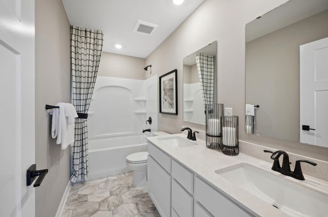 10725 Hemingway Avenue S, Cottage Grove, MN 55016