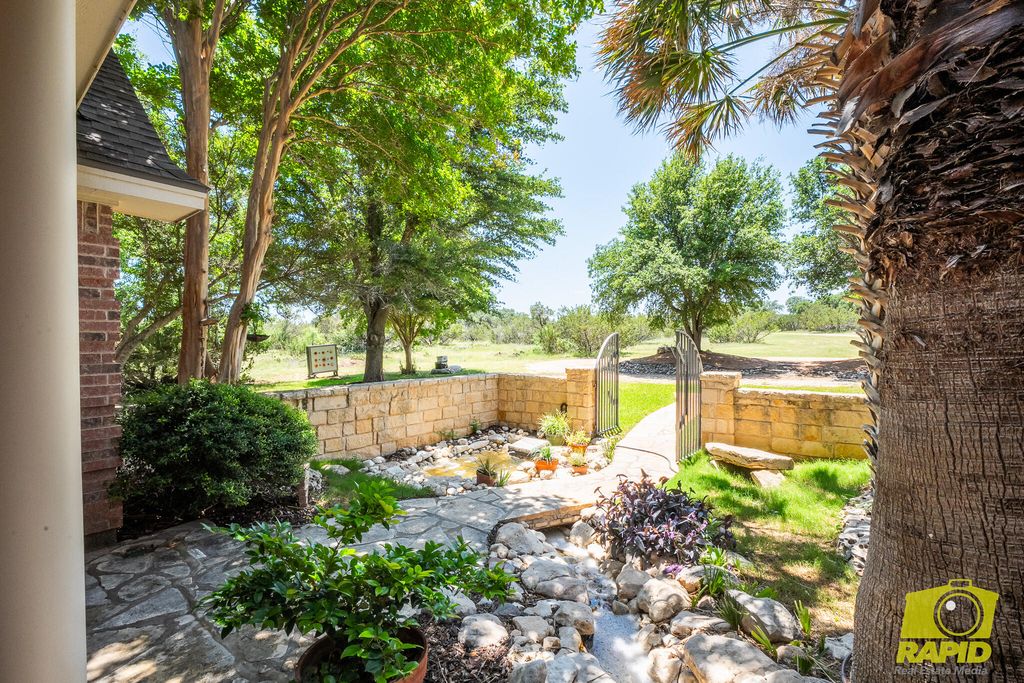 Image 4 of property listing at 6250 Green Oaks Drive, Christoval, TX 76935