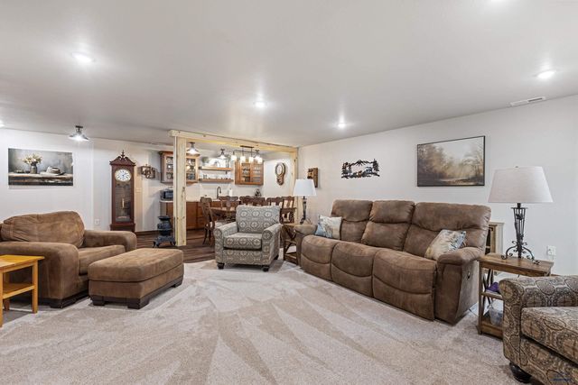 4807 PAHLMEYER DR, Rapid City, SD 57703