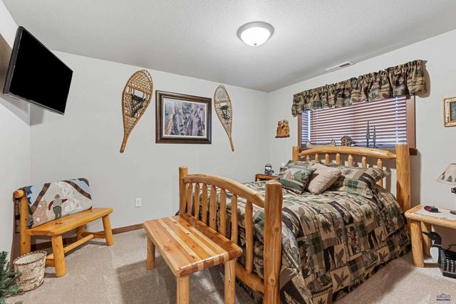 4807 PAHLMEYER DR, Rapid City, SD 57703