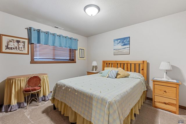 4807 PAHLMEYER DR, Rapid City, SD 57703