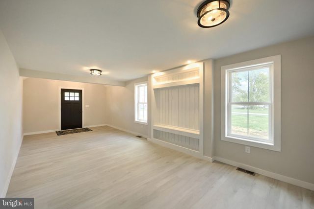 140 BOUNDARY AVE, Manchester, PA 17345
