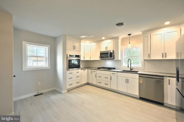 140 BOUNDARY AVE, Manchester, PA 17345