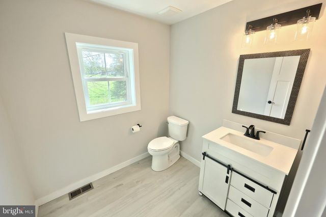 140 BOUNDARY AVE, Manchester, PA 17345