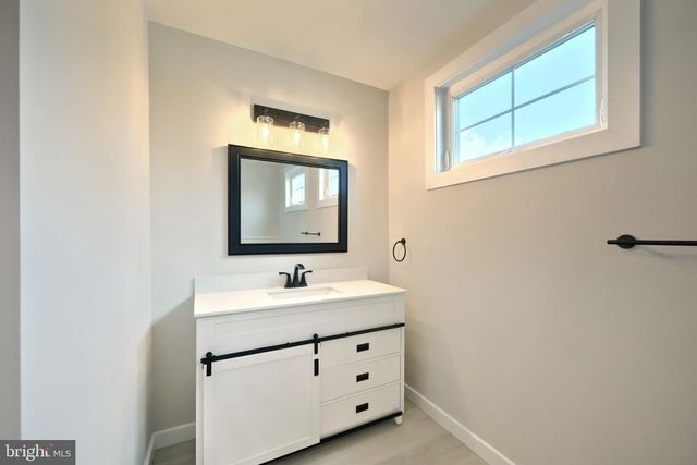 140 BOUNDARY AVE, Manchester, PA 17345
