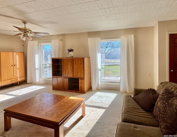 190 Gunther, Pipe Creek, TX 78063