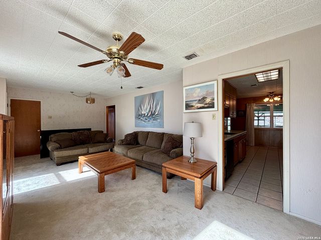 190 Gunther, Pipe Creek, TX 78063