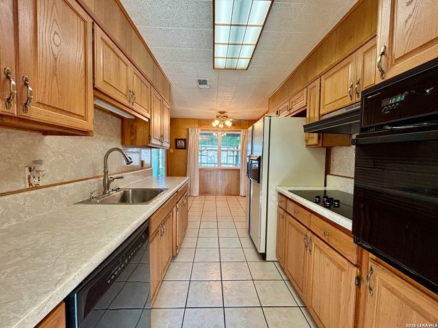 190 Gunther, Pipe Creek, TX 78063