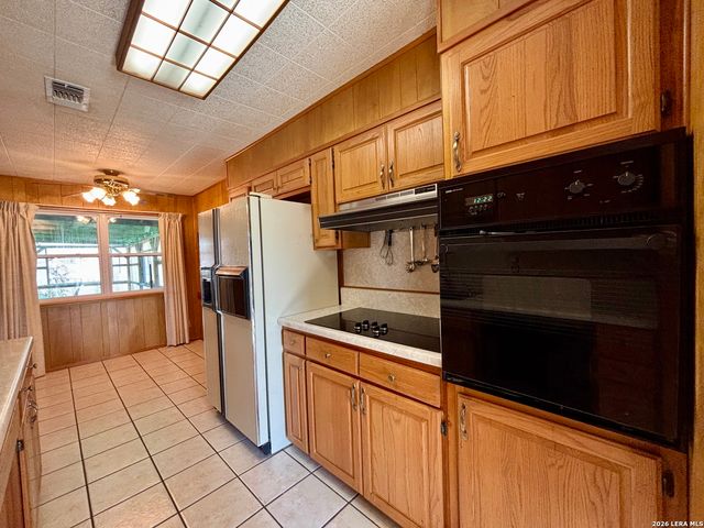 190 Gunther, Pipe Creek, TX 78063