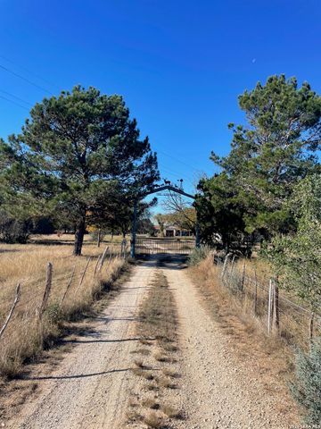 190 Gunther, Pipe Creek, TX 78063