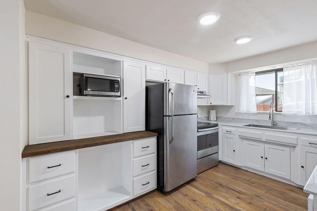 1696 NE 9th Street, Grants Pass, OR 97526