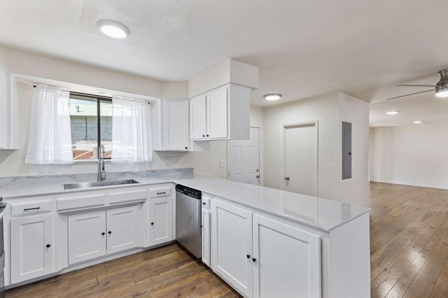 1696 NE 9th Street, Grants Pass, OR 97526