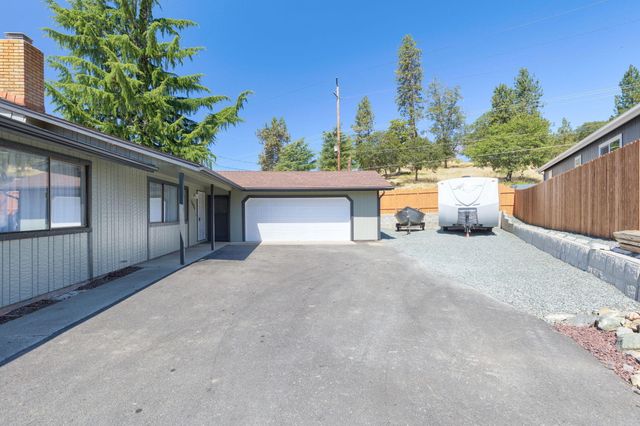 1696 NE 9th Street, Grants Pass, OR 97526