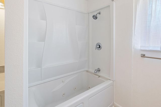 1696 NE 9th Street, Grants Pass, OR 97526