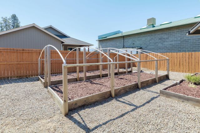 1696 NE 9th Street, Grants Pass, OR 97526