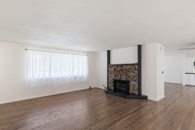 1696 NE 9th Street, Grants Pass, OR 97526