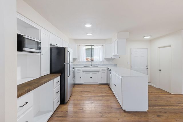 1696 NE 9th Street, Grants Pass, OR 97526