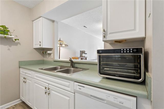 309 Queens CRES, Williamsburg, VA 23185
