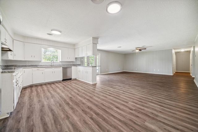 111 Chadwick, Bay City, TX 77414