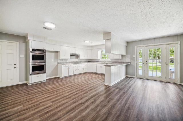 111 Chadwick, Bay City, TX 77414