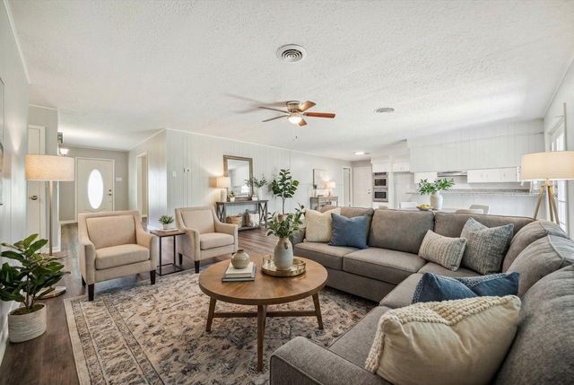 111 Chadwick, Bay City, TX 77414