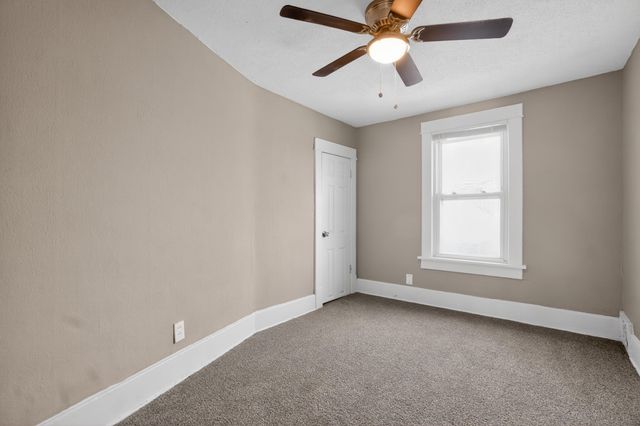 3218 AVE A, Council Bluffs, IA 51501