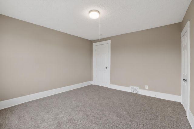 3218 AVE A, Council Bluffs, IA 51501