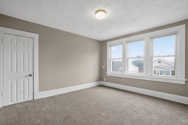 3218 AVE A, Council Bluffs, IA 51501