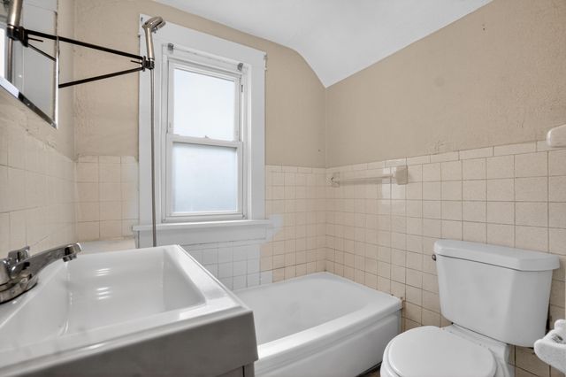3218 AVE A, Council Bluffs, IA 51501