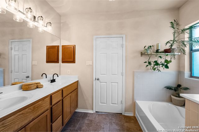 2058 Western Pecan, New Braunfels, TX 78130