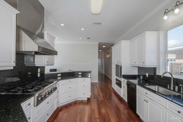 1200 Autumn Breeze Cir, Gulf Breeze, FL 32563