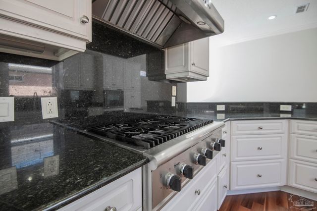 1200 Autumn Breeze Cir, Gulf Breeze, FL 32563