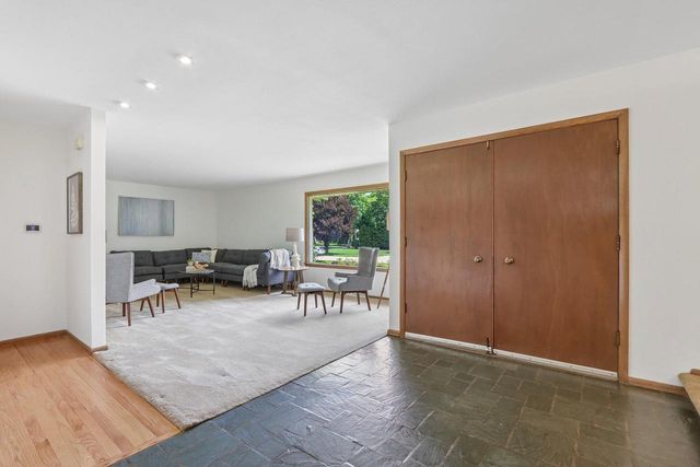 13295 W Old Oak COURT, New Berlin, WI 53151