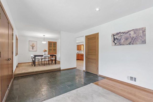 13295 W Old Oak COURT, New Berlin, WI 53151