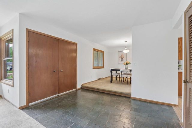 13295 W Old Oak COURT, New Berlin, WI 53151