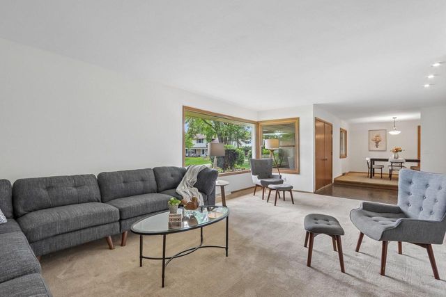 13295 W Old Oak COURT, New Berlin, WI 53151