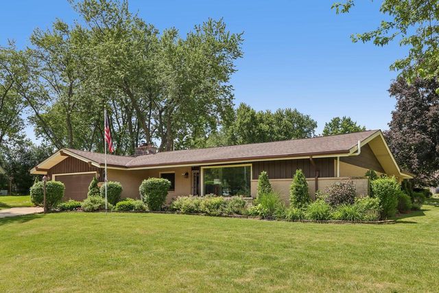 13295 W Old Oak COURT, New Berlin, WI 53151
