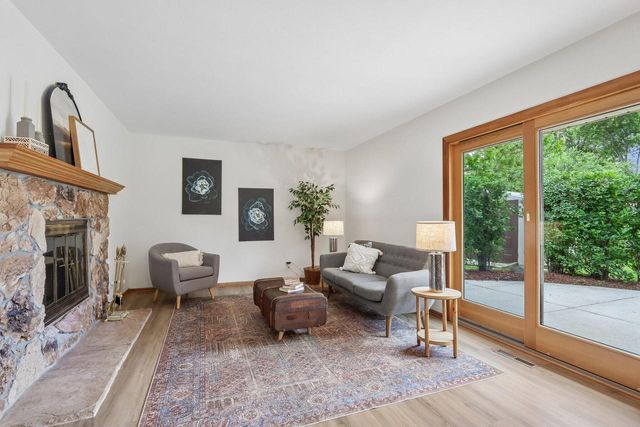 13295 W Old Oak COURT, New Berlin, WI 53151