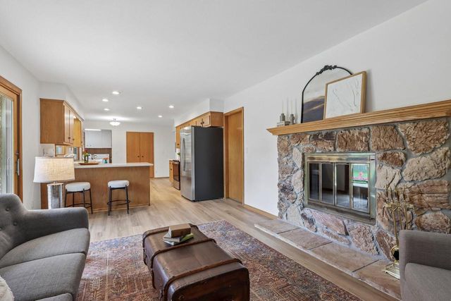 13295 W Old Oak COURT, New Berlin, WI 53151