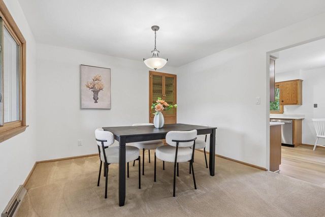 13295 W Old Oak COURT, New Berlin, WI 53151