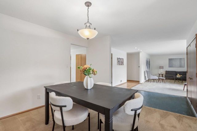13295 W Old Oak COURT, New Berlin, WI 53151