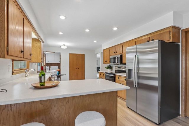 13295 W Old Oak COURT, New Berlin, WI 53151