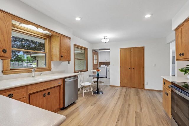13295 W Old Oak COURT, New Berlin, WI 53151