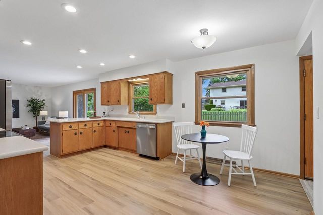 13295 W Old Oak COURT, New Berlin, WI 53151