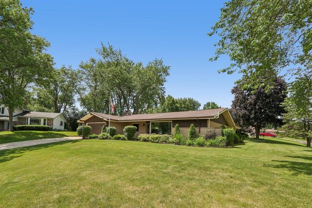13295 W Old Oak COURT, New Berlin, WI 53151