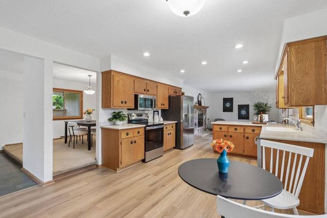 13295 W Old Oak COURT, New Berlin, WI 53151